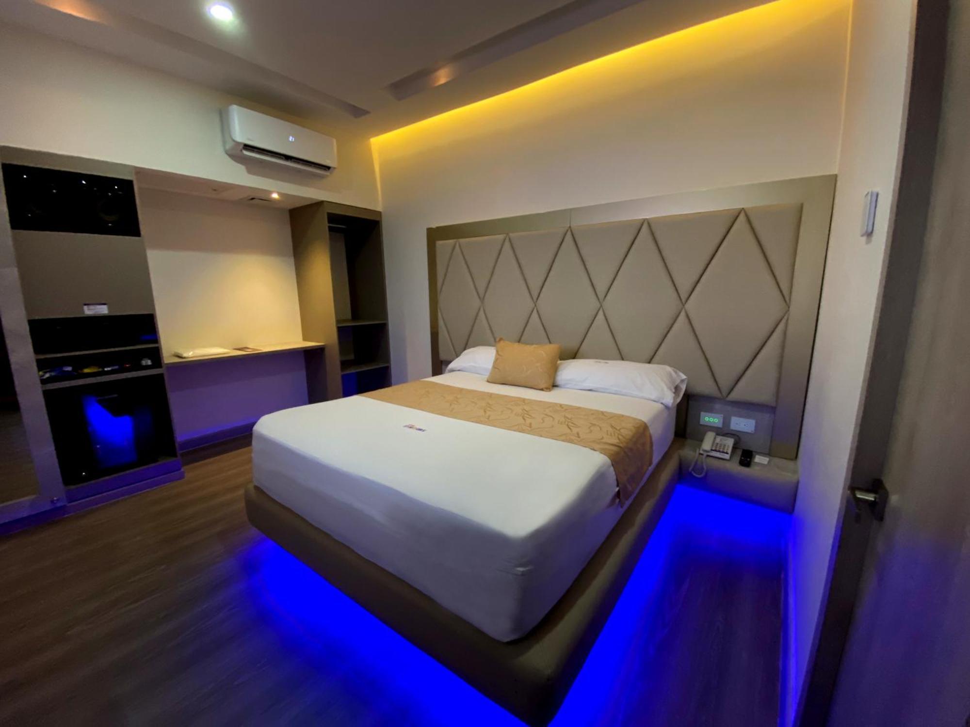 Hotel Byhours Circunvalar - Adults Only バランキージャ エクステリア 写真