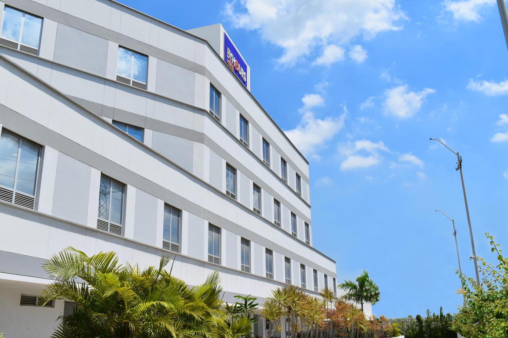 Hotel Byhours Circunvalar - Adults Only バランキージャ エクステリア 写真