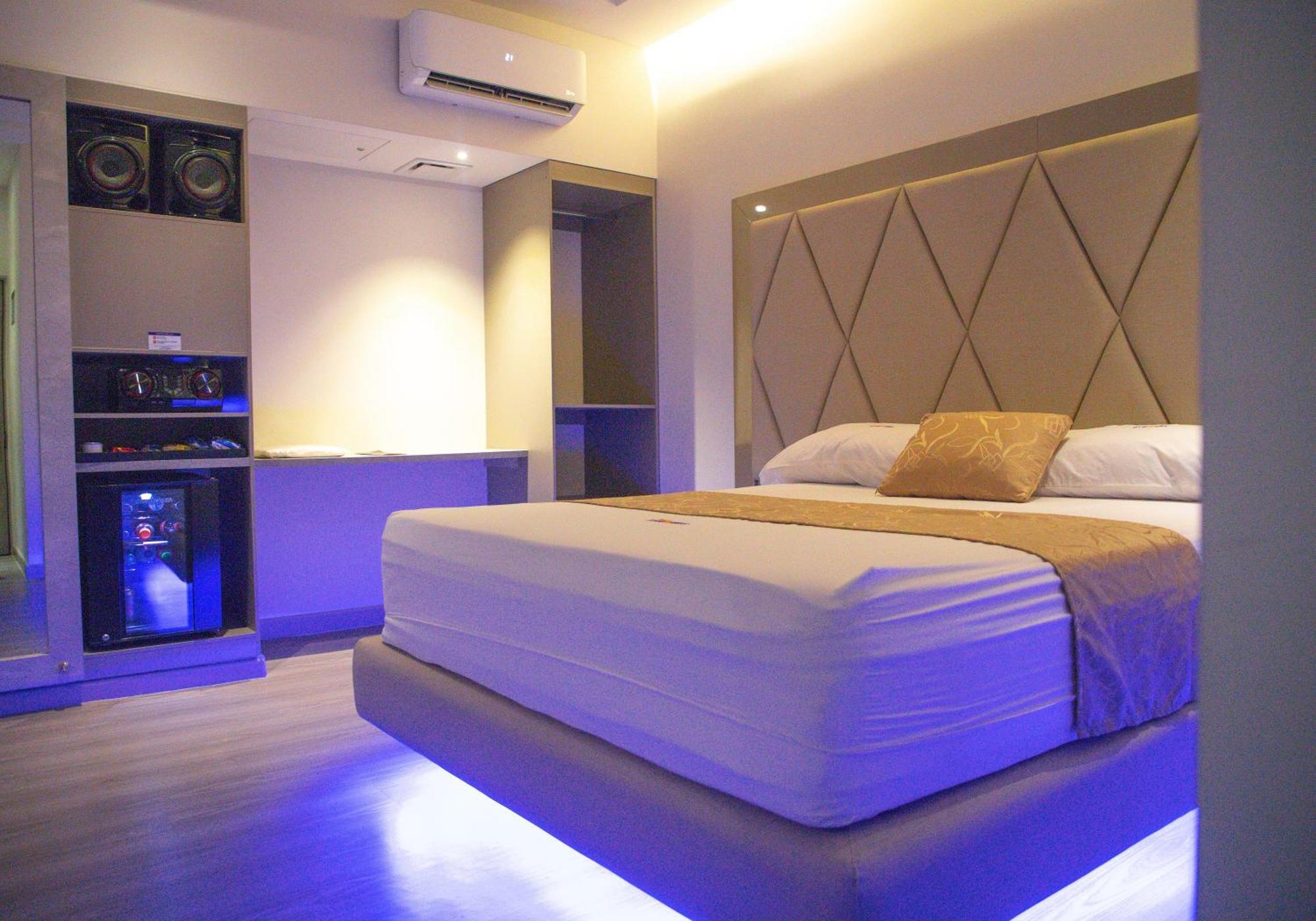 Hotel Byhours Circunvalar - Adults Only バランキージャ エクステリア 写真